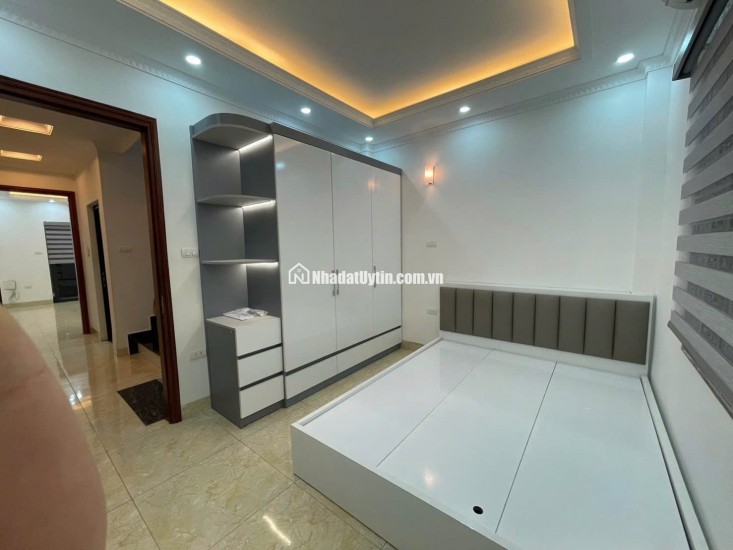 Bán Nhà Hoa Lâm, Việt Hưng Long Biên, 56m2  x 5 tầng, ô tô đỗ cửa, dưới 8,3 tỷ